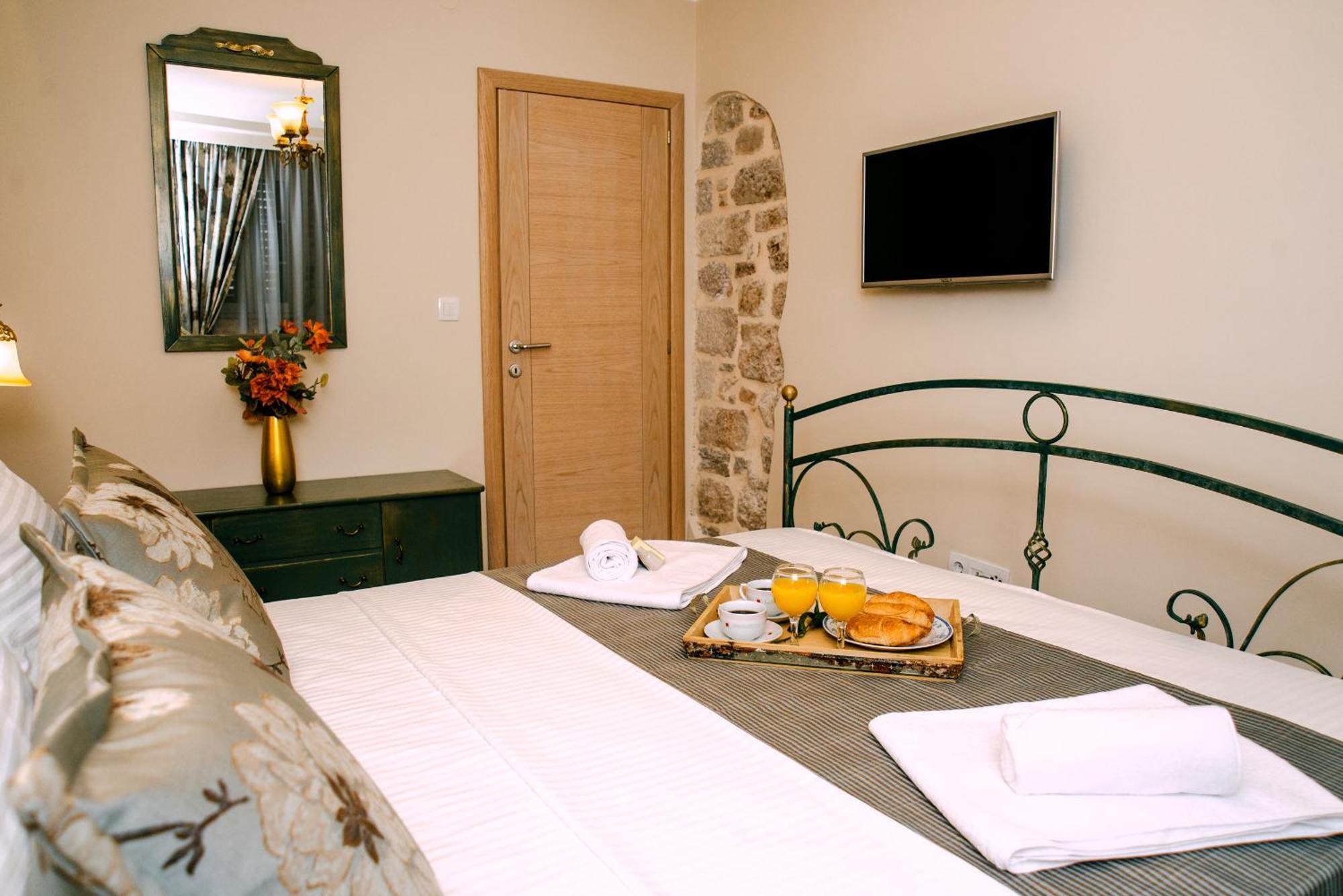 D & Sons Apartments Kotor Szoba fotó